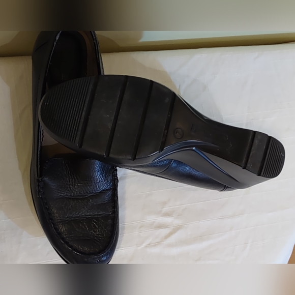 Dockers Black 2 3/4" heels Size 7 - Picture 6 of 9